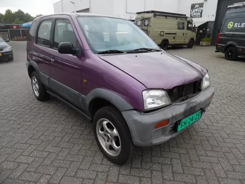 Daihatsu Terios 1.3 SX automaat 4 wd ( schade auto)